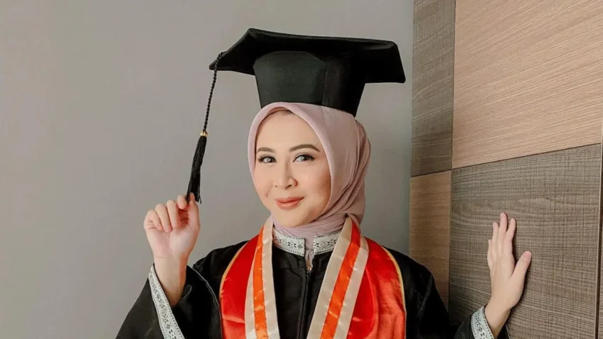 Tutorial Makeup Wisuda: Tips dan Trik untuk Tampil Flawless sepanjang Hari