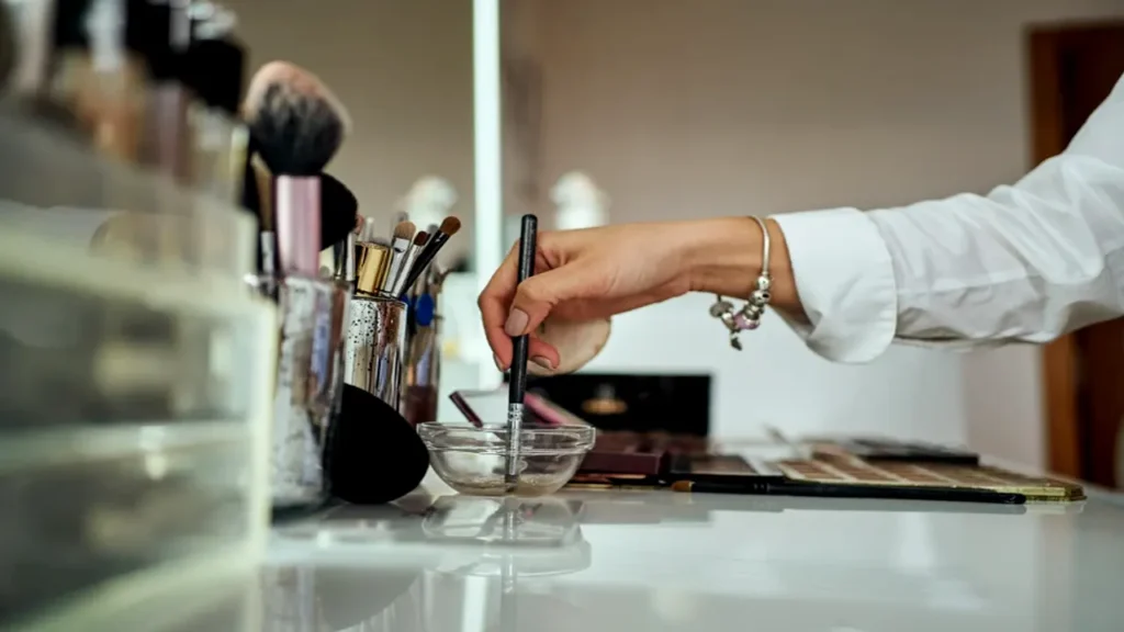 Kesalahan Umum Saat Mencuci Kuas Makeup