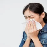 7 Efek Buruk Kalau Kamu Sering Nahan Bersin